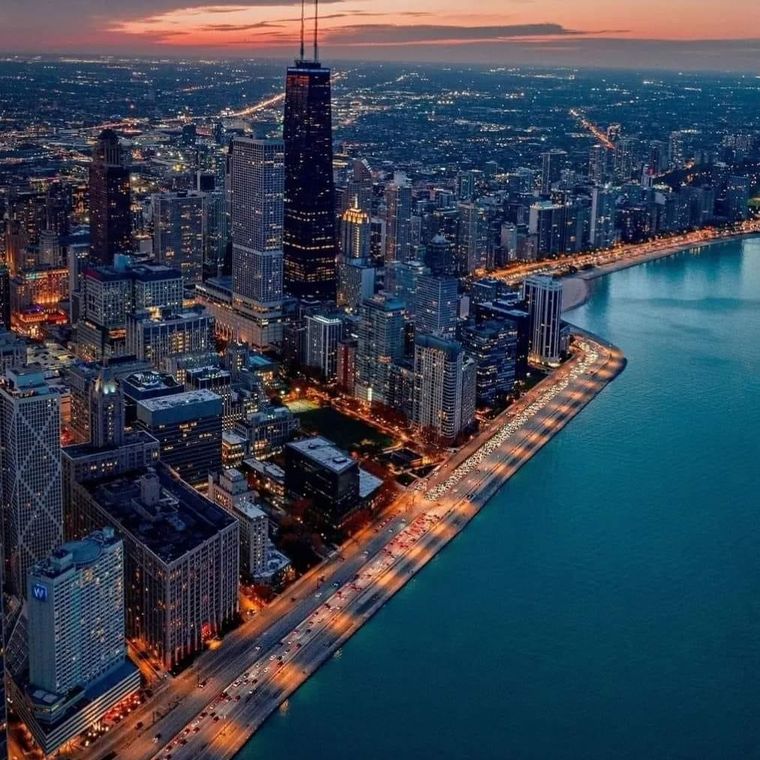Lake Shore Drive and the Chicago lakefront at dusk